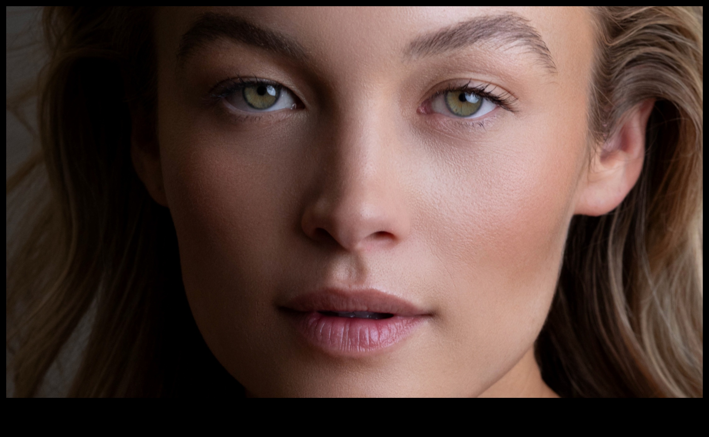 جاذبية الشفاه العارية: طريقة طبيعية لمكياج الشفاه 3 جاذبية الشفاه العارية: استكشاف بساطة مكياج الشفاه الطبيعي