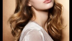 لا تشوبه شائبة وعارية: الكشف عن أسرار المكياج الطبيعي البسيط