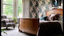 هل يمكنك التوصية بأفكار لديكور غرفة النوم المستوحى من الطراز الفيكتوري؟