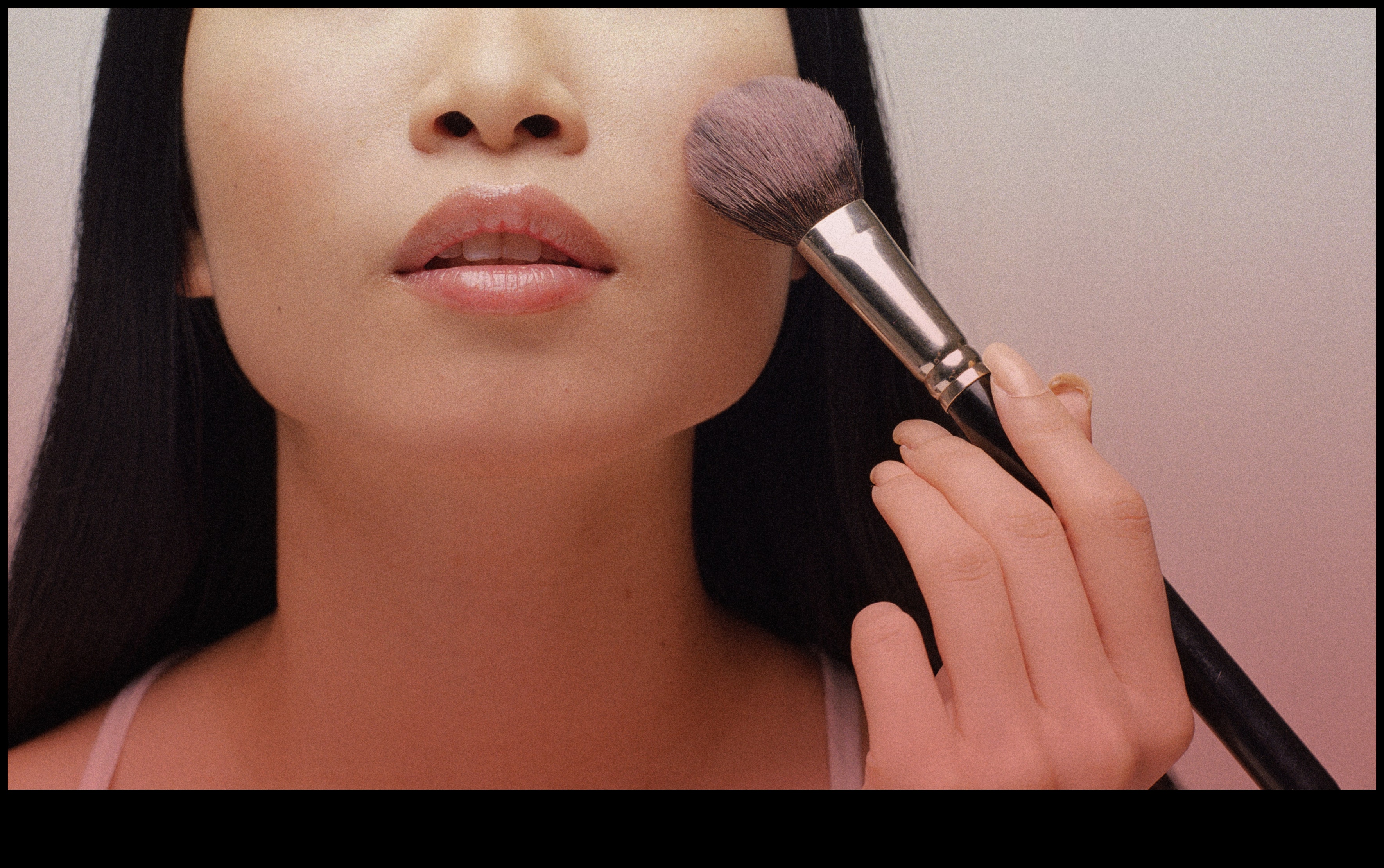 تنظيف أدوات المكياج 101: الحفاظ على النظافة من أجل بشرة صحية