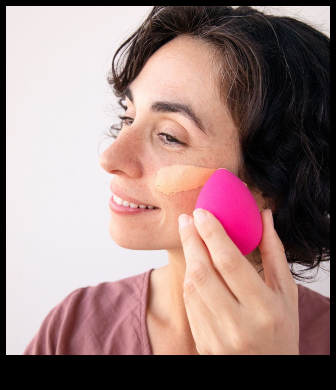 كيفية دمج المكياج الطبيعي في روتين العناية بالبشرة للحصول على نهج متناغم 2 دمج المكياج الطبيعي في روتين العناية بالبشرة: نهج متناغم